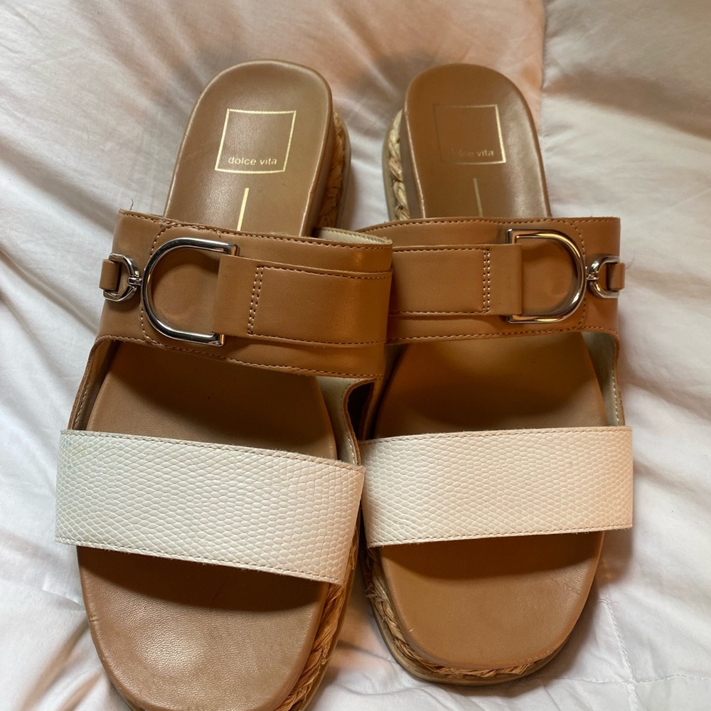 Dolce Vita 2 strap platform size 8.5
